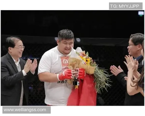 敖日格勒挑战鲍勃萨普谁能在擂台上笑到最后引发热议